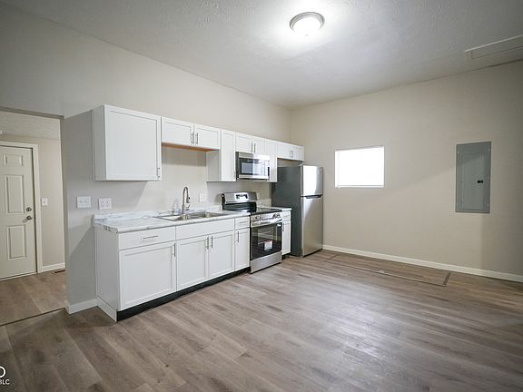 2nd image of 734 W 2nd St