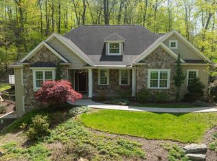 1 Stone Pond Ln, Wernersville, PA 19565