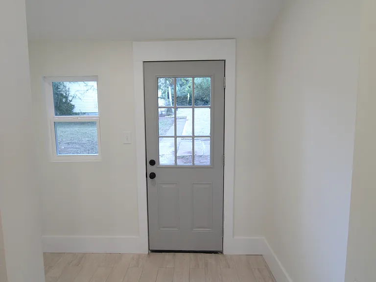 518 Cambridge St — Photo 15