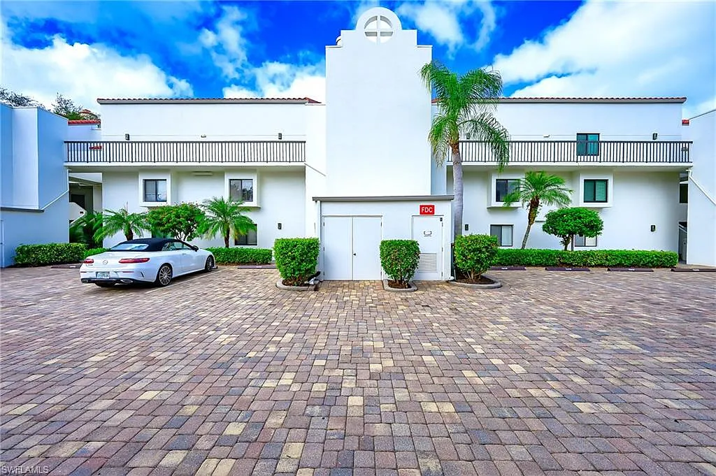 2 bed, 2.0 bath, 1350 sqft, $7,500 — Photo 2