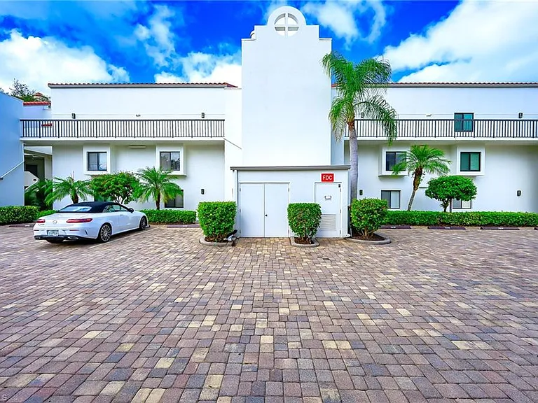 586 Beachwalk Cir #O-305 — Photo 5