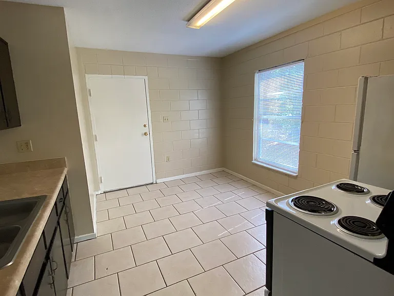5015 Oleander Dr — Photo 8