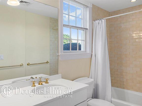 5th image of 4 Saint Andrews Cir