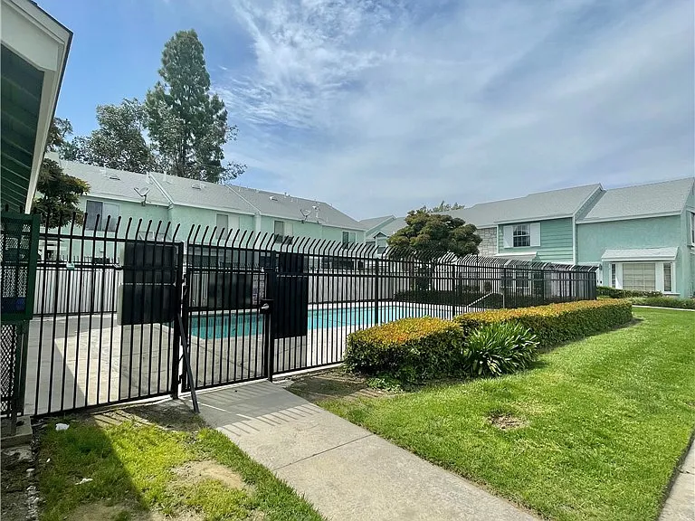 5640 Riverside Dr #110 — Photo 19