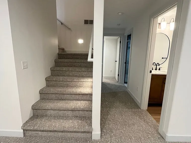2504 E Augusta St — Photo 24