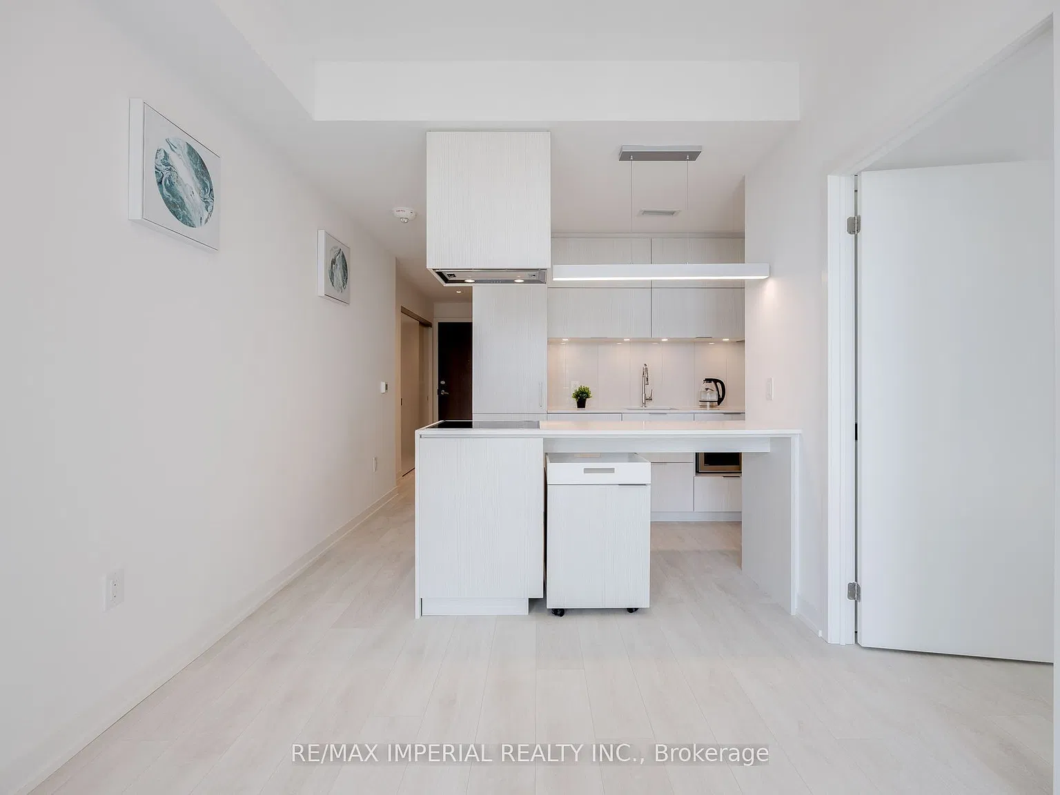 1 bed, $2,400 — Photo 4