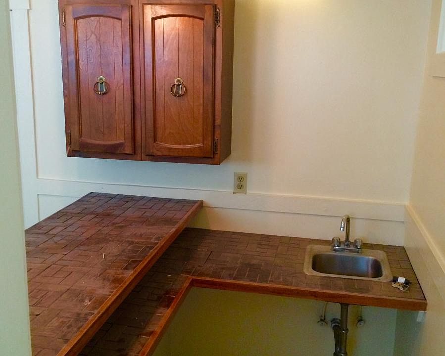 2nd image of 625 E Lynn St APT A