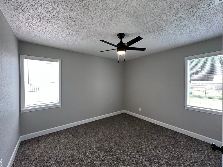 257 W Essex Ave — Photo 9