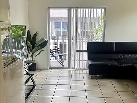 4th image of 2710 W 76th St APT 208