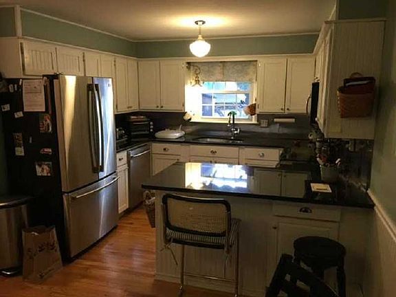 4th image of 10 Kenyon Ave
