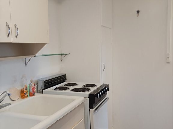 4th image of 818 W Ocean Avenue