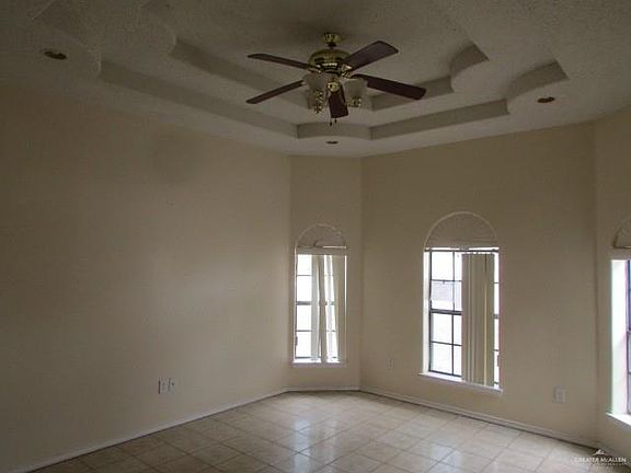 4th image of 305 Whitewing Dr