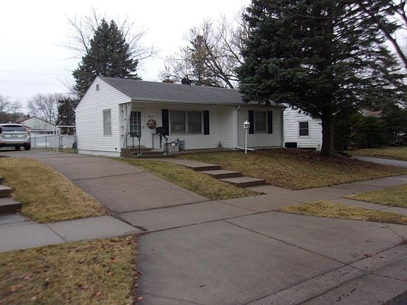 3rd image of 2090 Fremont Ave