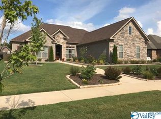 7509 Grayhawk Ct SE, Owens Cross Roads, AL 35763