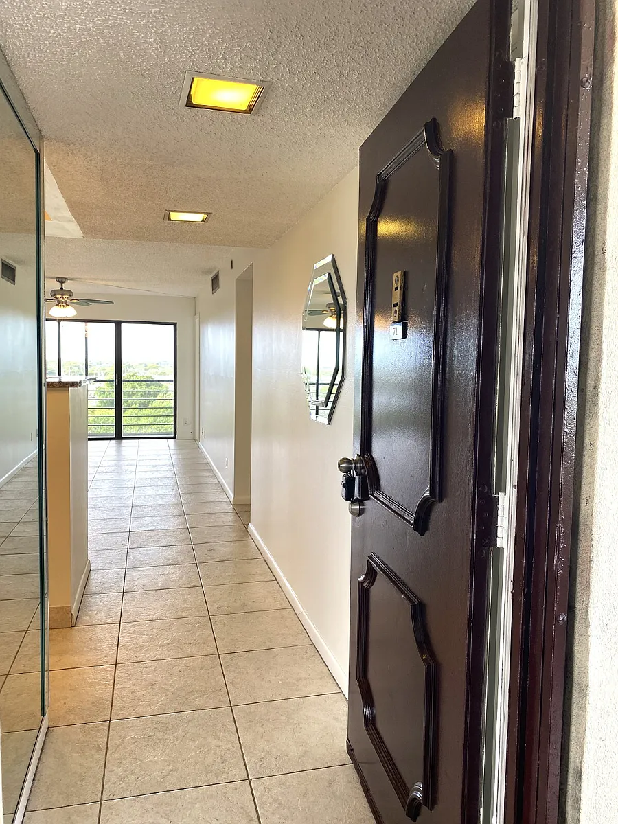 Building Photo - 2322 S Cypress Bend Dr #711
