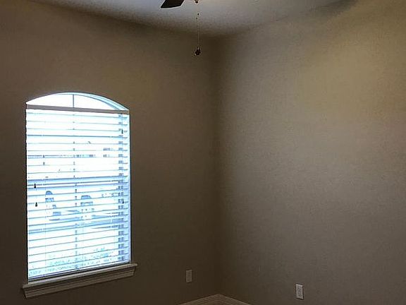 3rd image of 2503 Prairie Moss Dr