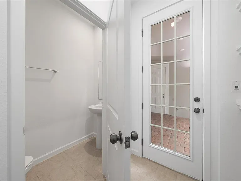 2420 Celebration Blvd — Photo 10