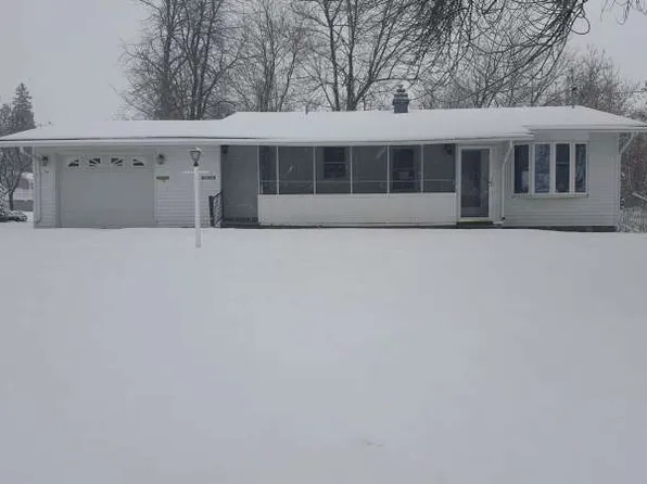 31 Dover St, Massena, NY 13662