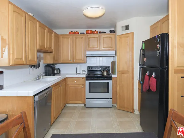 18547 Collins St APT B3, Tarzana, CA 91356