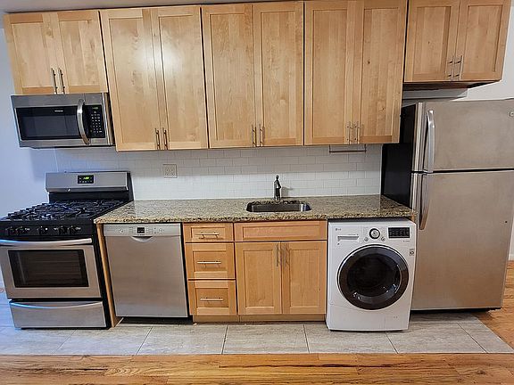 3rd image of 415 E 9th St APT 4