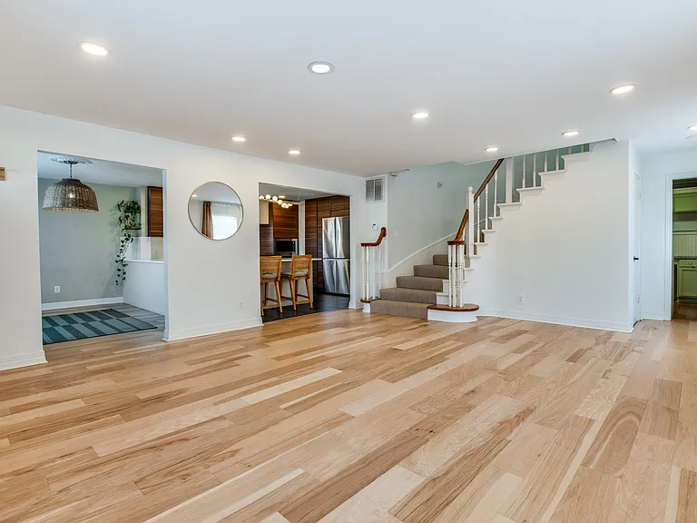 1112 Kings Hwy #MH — Photo 2
