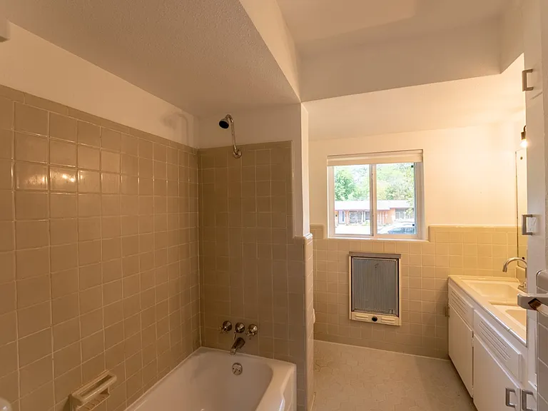 1307 Berkshire Dr — Photo 24