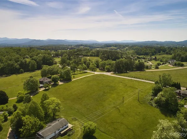99999 Rocking Chair Ln, Leicester, NC 28748