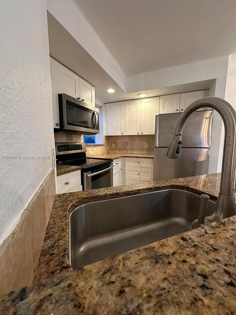 Coral Key Condo — Photo 2
