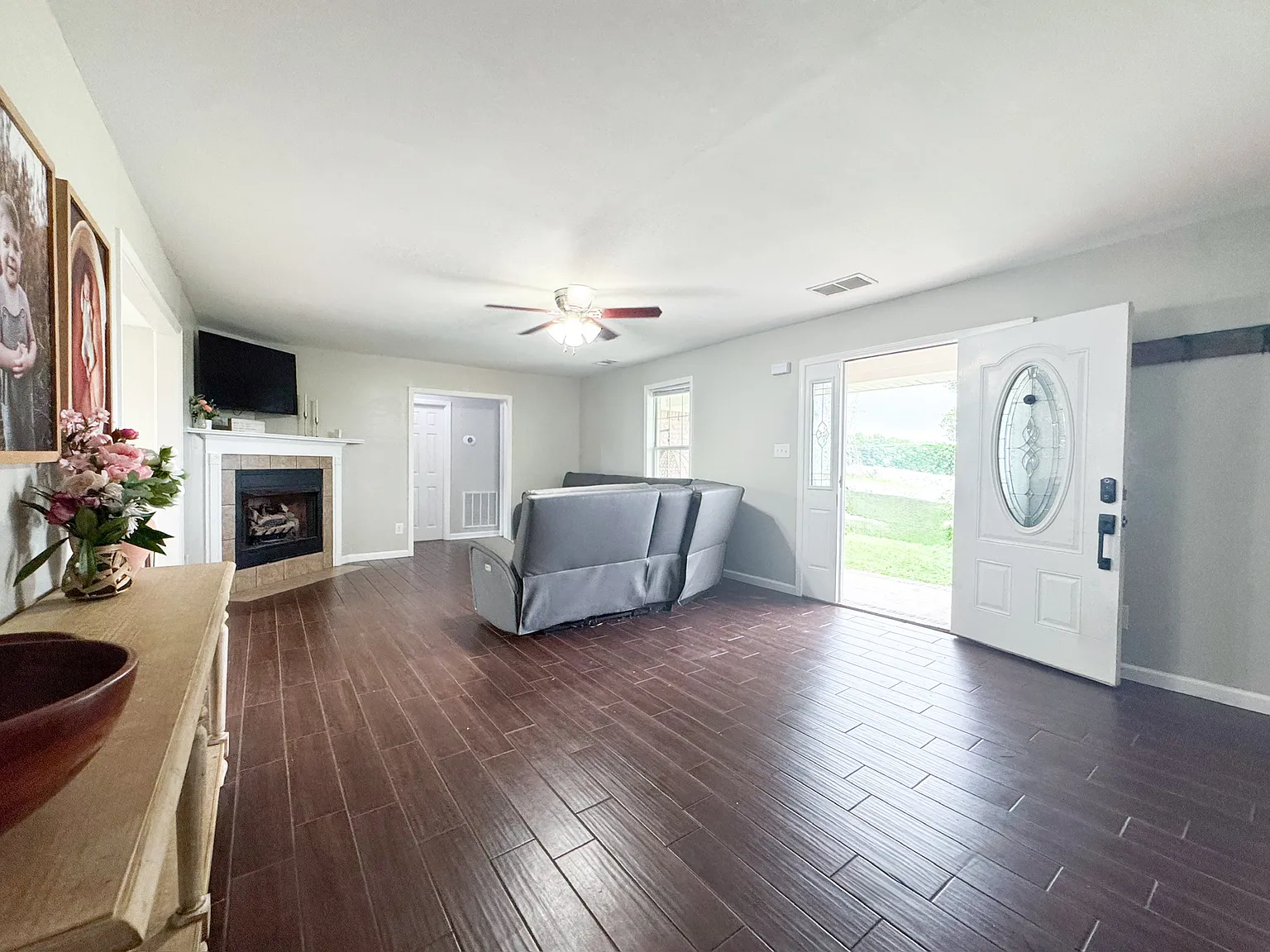 4 bed, 2494 sqft, $2,700 — Photo 3