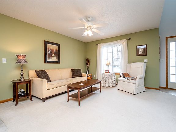 4th image of 528 Penn Ct