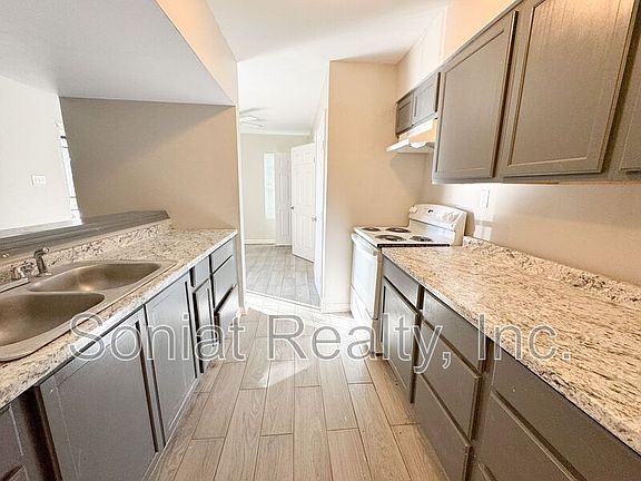 5th image of 7721 S Coronet Ct Unit A