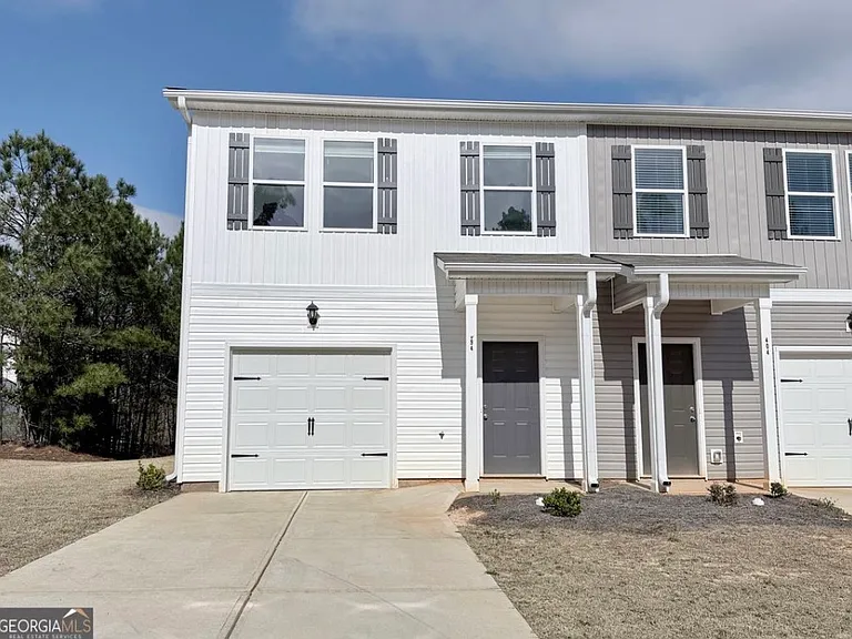 394 Oakwood Dr NW — Photo 1