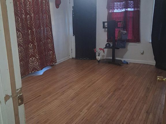 5th image of 116 Conger St