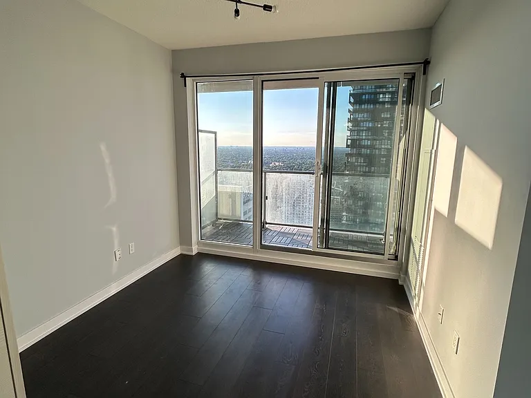 2221 Yonge St #4710 — Photo 5