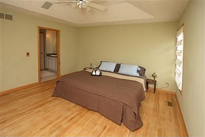 4th image of 896 Wickford Dr