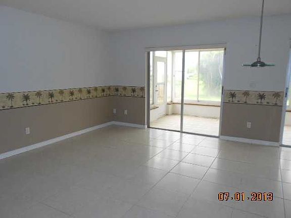 3rd image of 1826 Highland Dr SW