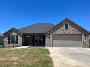 886 Hickory Meadows Ave, Springdale, AR 72762