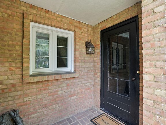 4th image of 124 N Pearl St