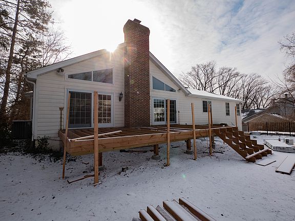 3rd image of 573 Oakhaven Ln