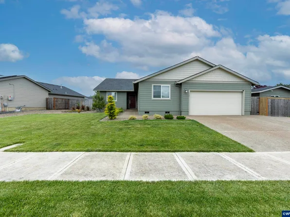 1487 Austin Ave, Woodburn, OR 97071