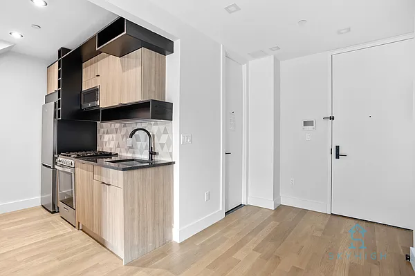 Rented by Skyhigh Realty NYC LLC | media 22