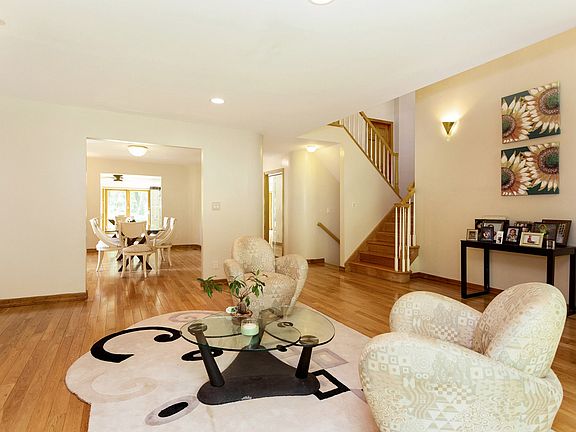 3rd image of 101 Scudders Ln