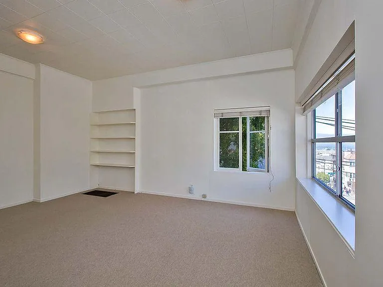 2523 Leavenworth St — Photo 6
