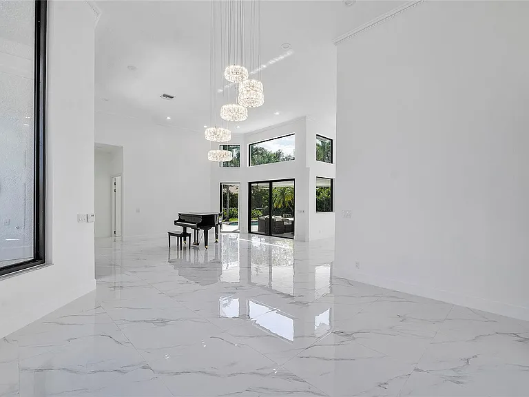 410 Sabal Way — Photo 32