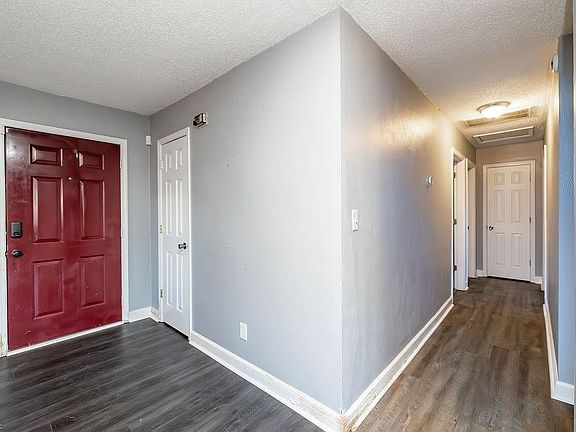 4th image of 891 Bamberg Pl