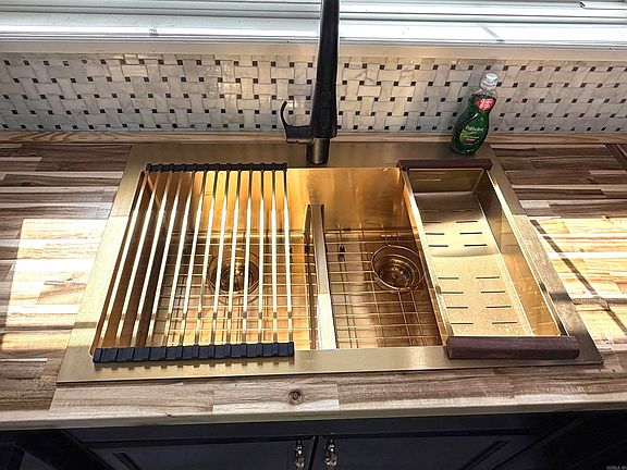 3rd image of 1603 Belmoor Dr