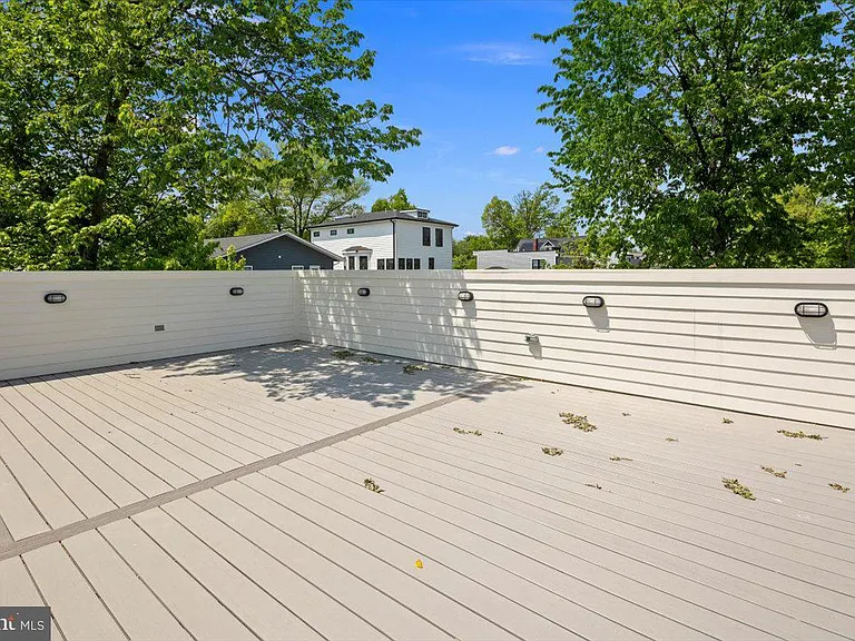 2902 Vista St NE — Photo 70