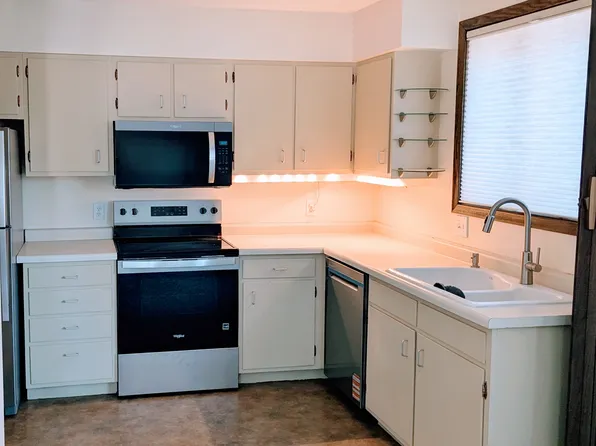 405 Lincoln St N APT B, Northfield, MN 55057