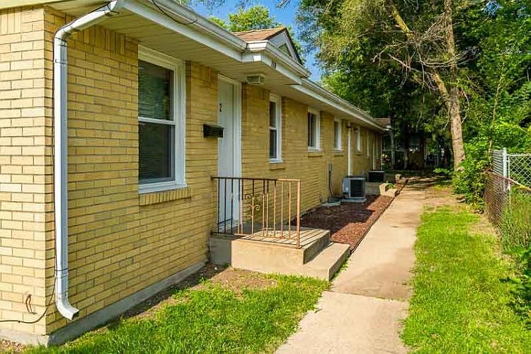 1st image of 2518 N Rockton Ave #2
