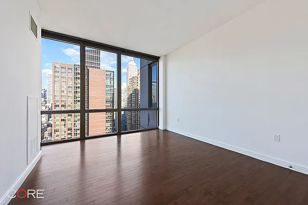 Rented by CORE | media 32